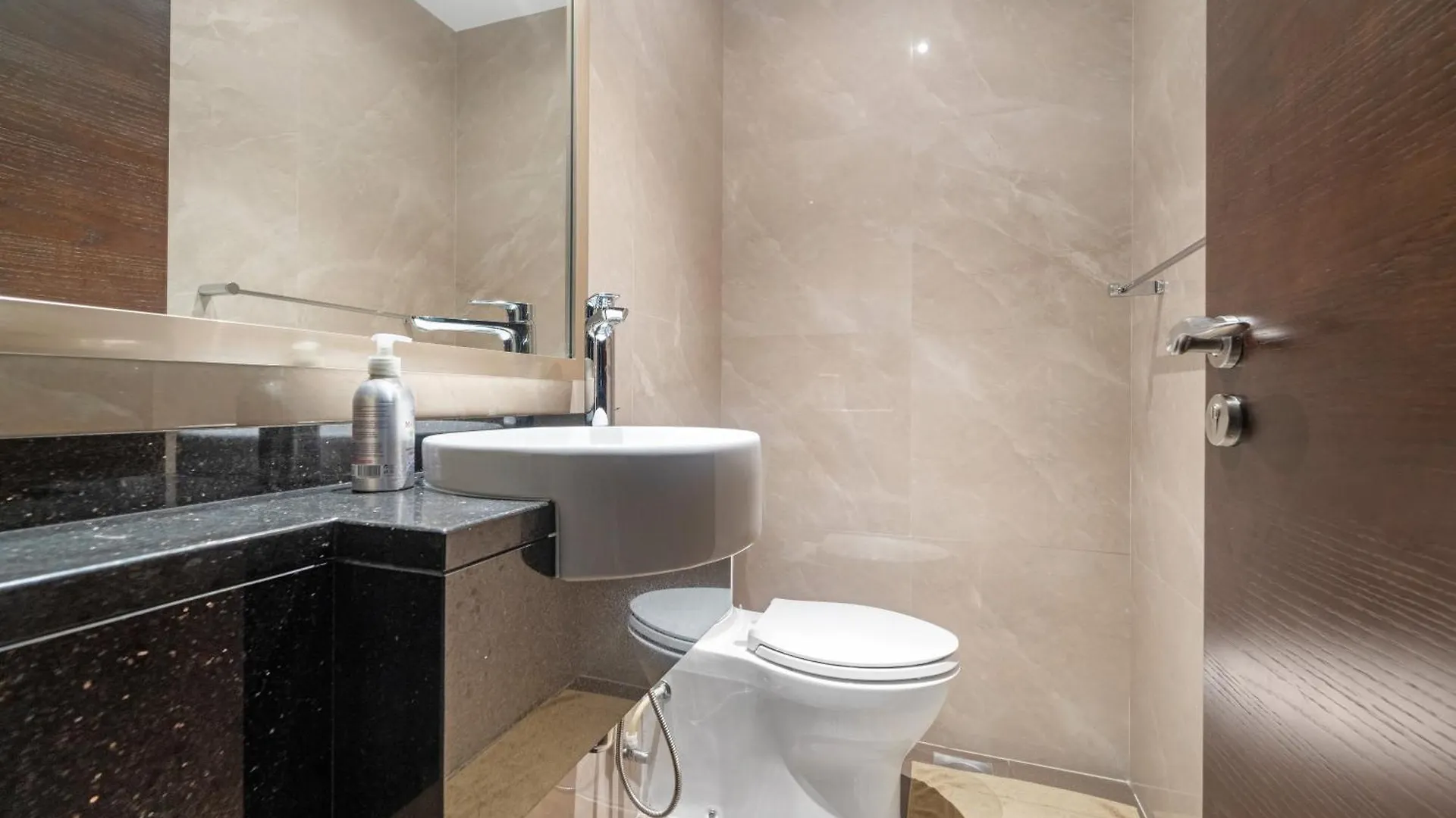 Close To Downtown - New 1 Bedroom With Parking Dubai 0*,